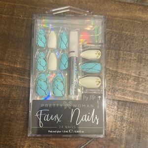 Pretty Woman Faux Nails - Blue and White